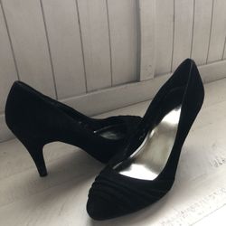 Suede Black Pumps! Cute For The Holidays!