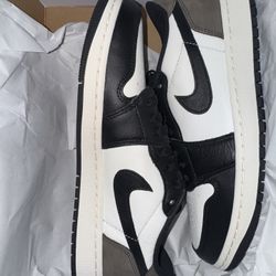 New Men’s Size 9.5 Jordan 1 Low OG Mocha 
