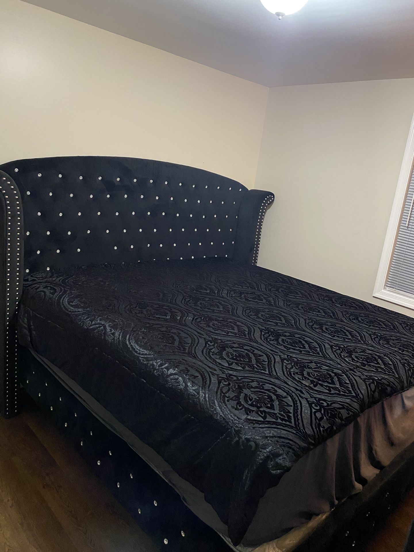 King Size Bed And Dresser/mirror