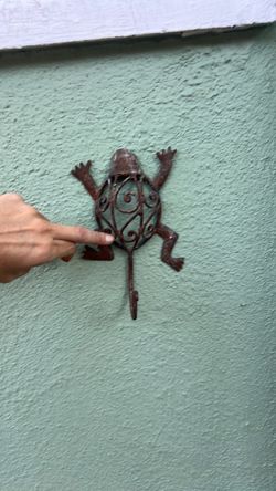 Antique Metal Frog Wall Hook Decor