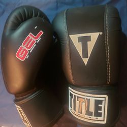 Title Boxing Gloves (Black)