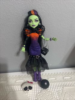 2011 Monster High Casta Fierce fashion doll.