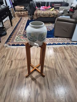 Antique water dispenser