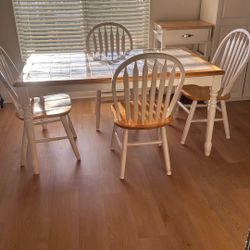 breakfast table and 4 chairs 