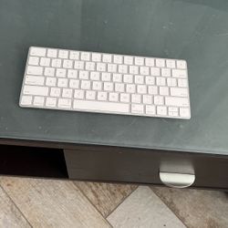 Apple Keyboard