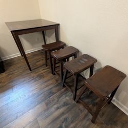 Table/4 Stools