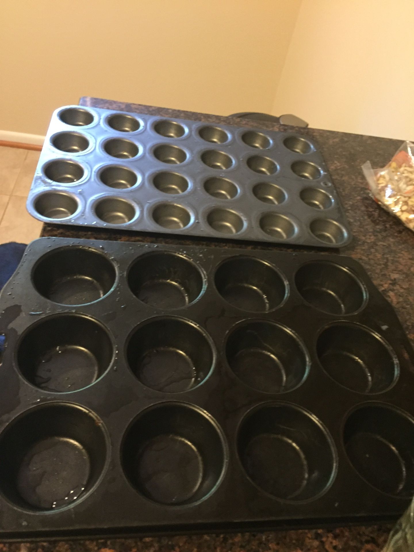 Mini muffin and regular muffin pans