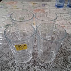 New set of 4 glass cups 8oz