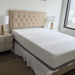 Queen Bedroom Furniture Bundle – Bed, Mattress, Dresser & Nightstands (Like New)