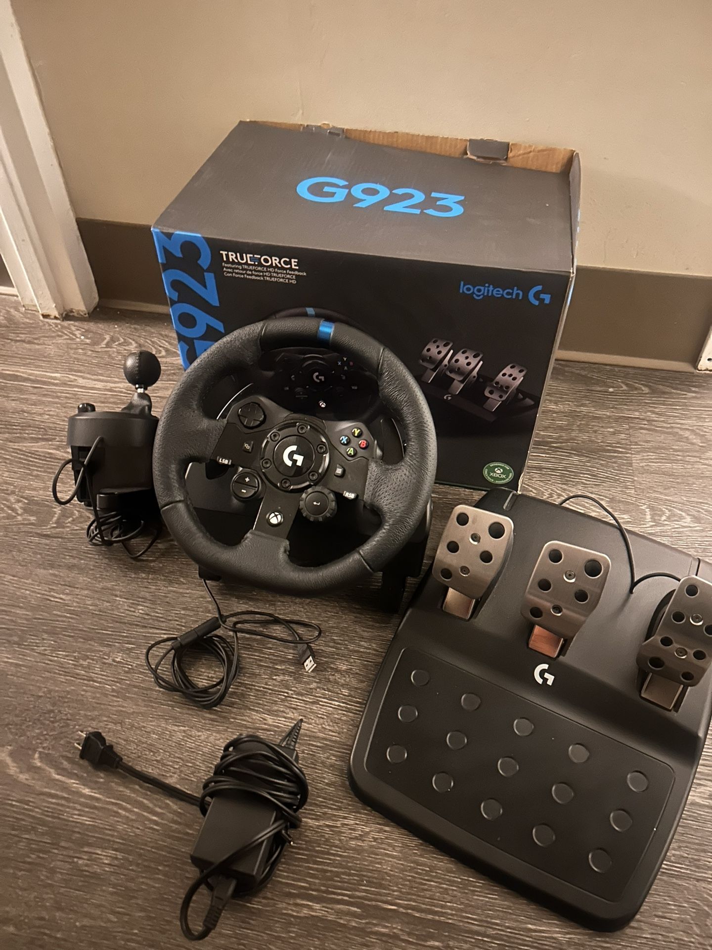Logitech G923 TRUEFORCE racing wheel