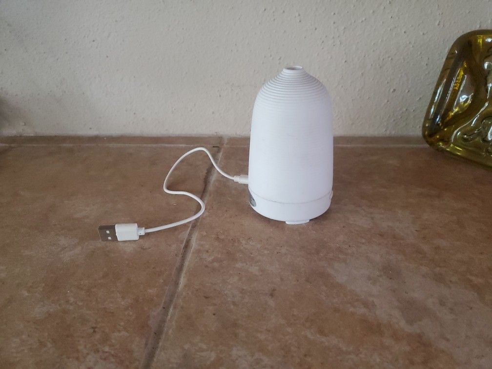 Mini Humidifier. Usb Plugs Into Laptop