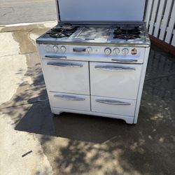 1940s Wedgewood 40” Double Stove With 4 Burners + Griddle