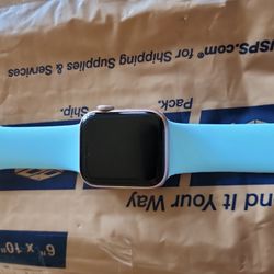 APPLE WATCH SERIES 4 BRAND NEW 40mm
