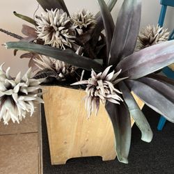 fake indoor/outdoor floral arrangement