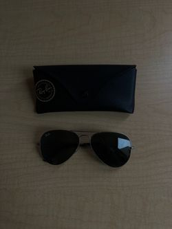 Ray-Ban Aviator Classic Sunglasses – Like New, Only Used 3 Times