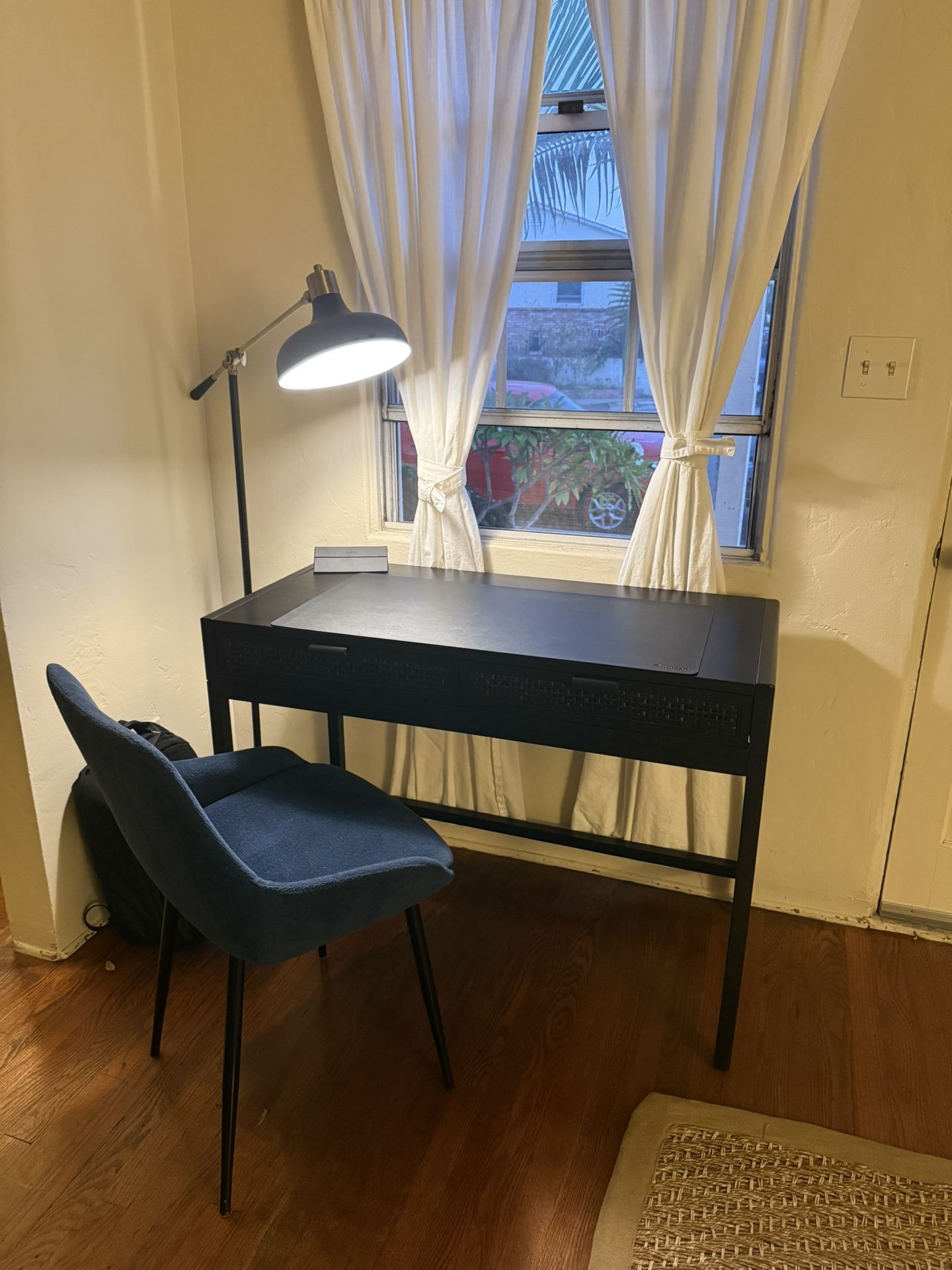 Black Desk And Chair