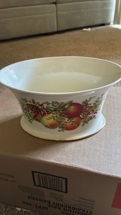 Lenox oval cachet pot.