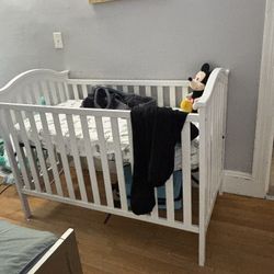 Baby Crib With Mattress 
