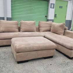 Calia Italia Beige Sectional (Free Delivery 🚚)