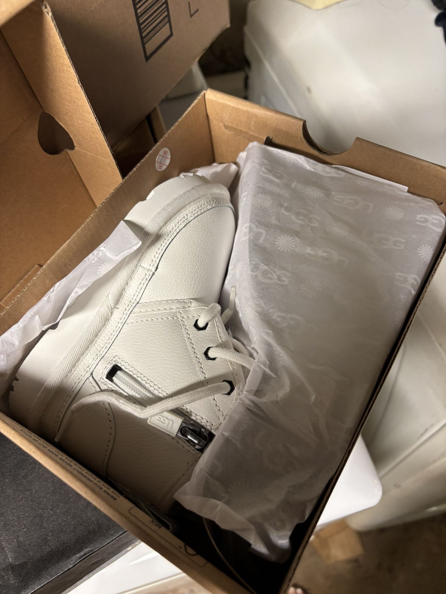 BRAND NEW !! Toddler Size 9c