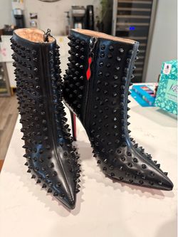 “CL” leather ankle boots size 37 (6 1/2)