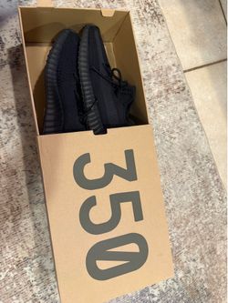 Yeezy 350 V2 Onyx size 10.5 worn once !