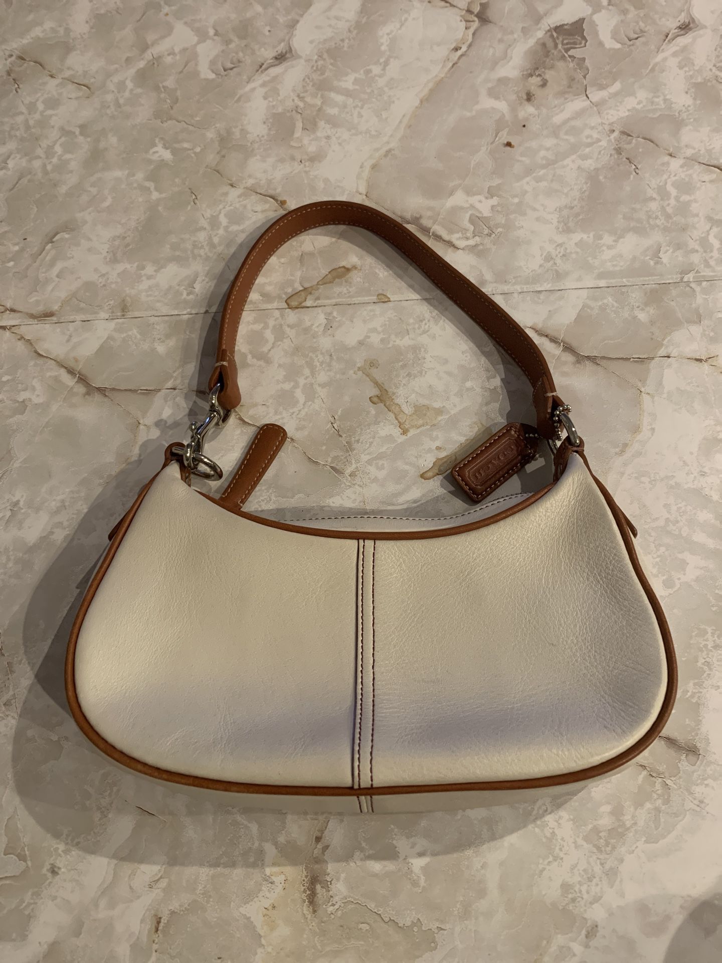 COACH HAMPTON DEMI RARE White VINTAGE LEATHER SMALL CONVERTIBLE PURSE  EXCELLENT for Sale in Fort Lauderdale, FL - OfferUp