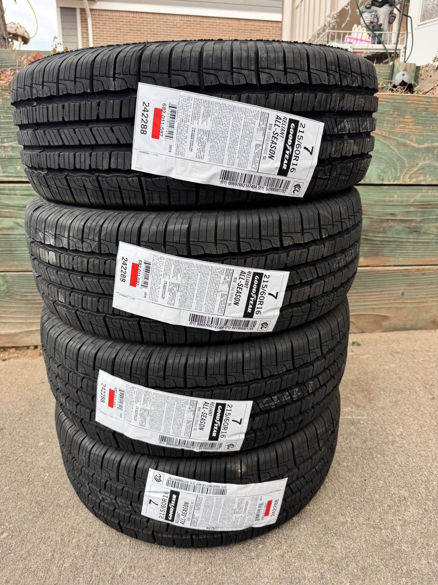 215 60 16 Goodyear Reliant All Season tires
