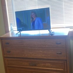 Dresser And Two Matching End Tables 