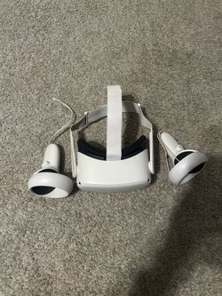 Oculus Quest 2 VR Headset- White with controllers(Price Negotiable)