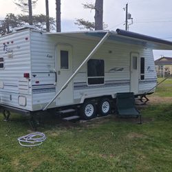 2001 Forest River Salem Lite Travel Trailer – 25 ft – $6,000 OBO