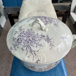 Antique Chamber Pot With Lid 