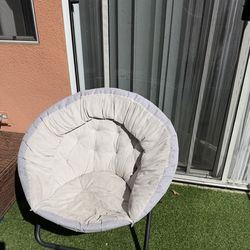 I'm selling a chair.