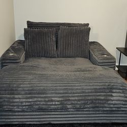 Nestle Charcoal Grande Chaise