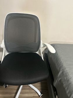 For sale chair 🪑 $20 on Lynwood