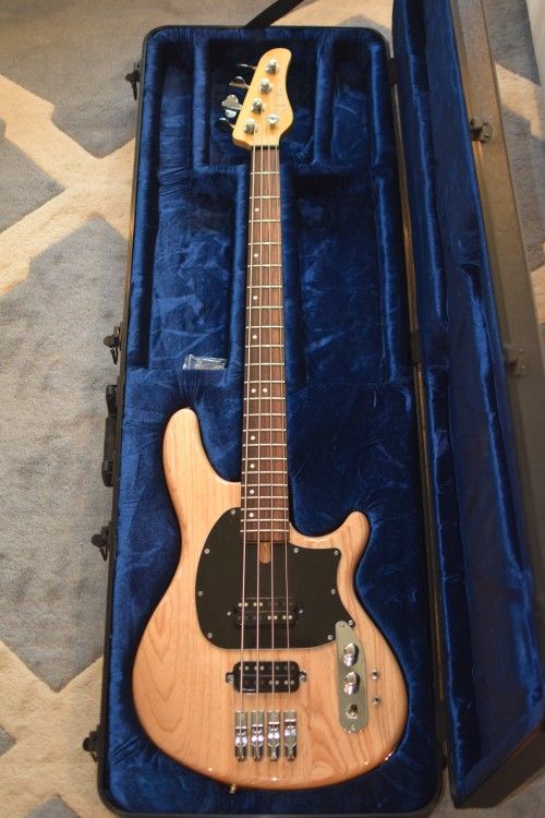 Schecter CV-4 Bass with hard case