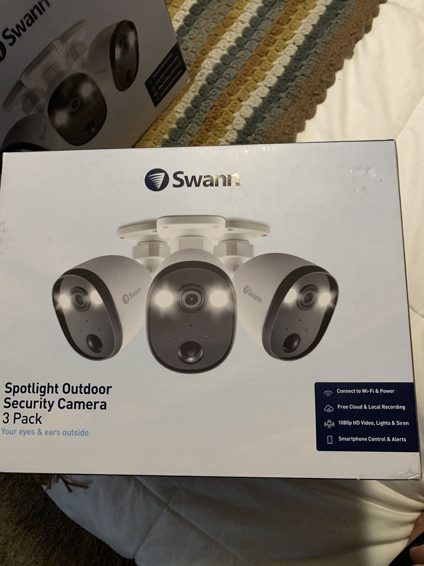 Swann 1080p HD Spotlight Outdoor Security Cameras 3 pack New In the box. NO DVR needed Voice Communication Free ICloud Siren View on Smartphone $150