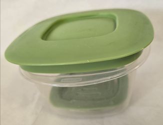 Rubbermaid Small Square Fresh Vent Container