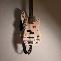 Squire by Fender P Bass