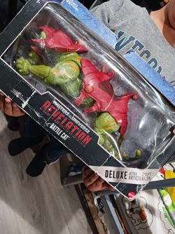 Mattel Master verse : Masters of the Universe - Revelation Battle Cat.  Never opened.  Box is a little damage  but it's still in good condition.