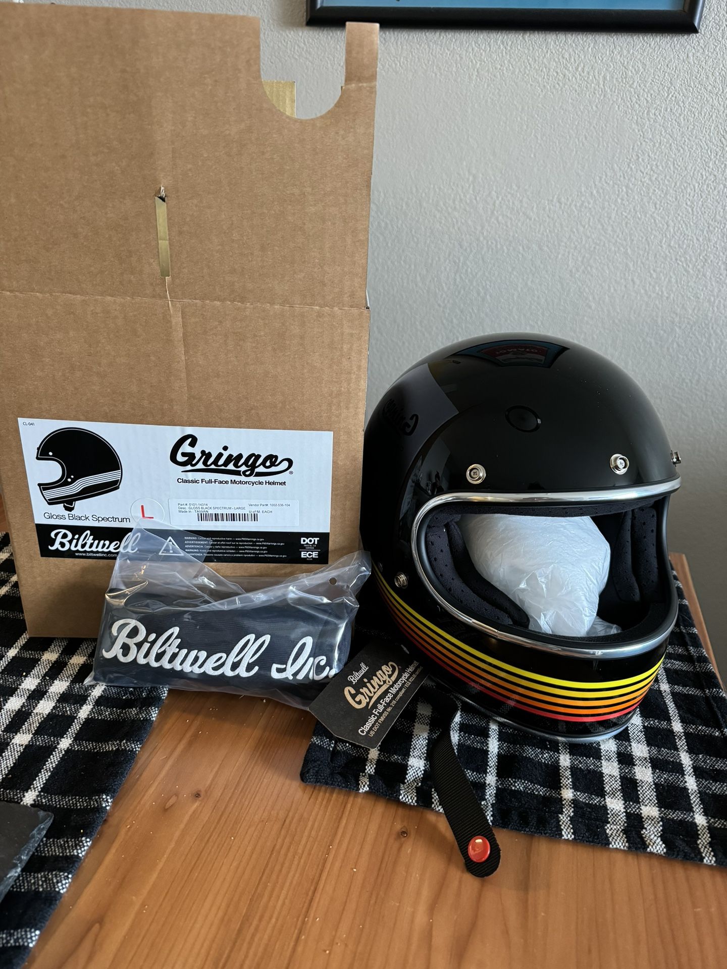 Biltwell Gringo ECE spectrum motorcycle helmet  Size large.