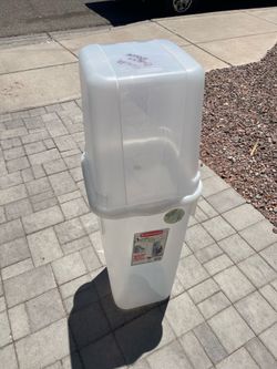 Plastic container