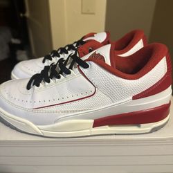 Men’s Jordan 2 Low. Size : 10. White/Red
