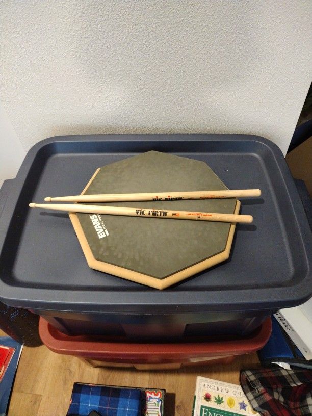 Evans Practice Pad & 5A Sticks