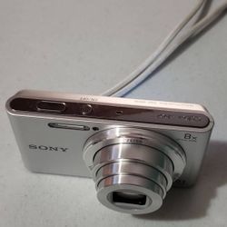 Sony Cybershot DSC-W830, 20.1MP digital camera like new

