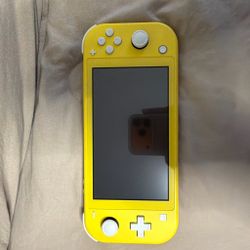 Nintendo switch, yellow