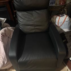 black lounging chair