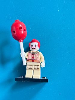 Pennywise IT Custom LEGO-Style Minifigure with Red Balloon – $8