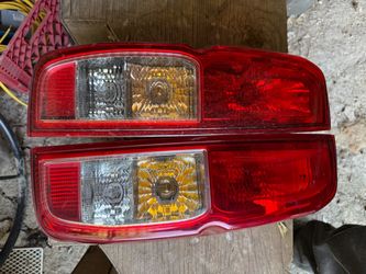 2005-2008 Nissan frontier rear lights/ luces