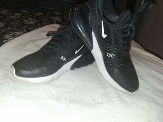 Nikes 270